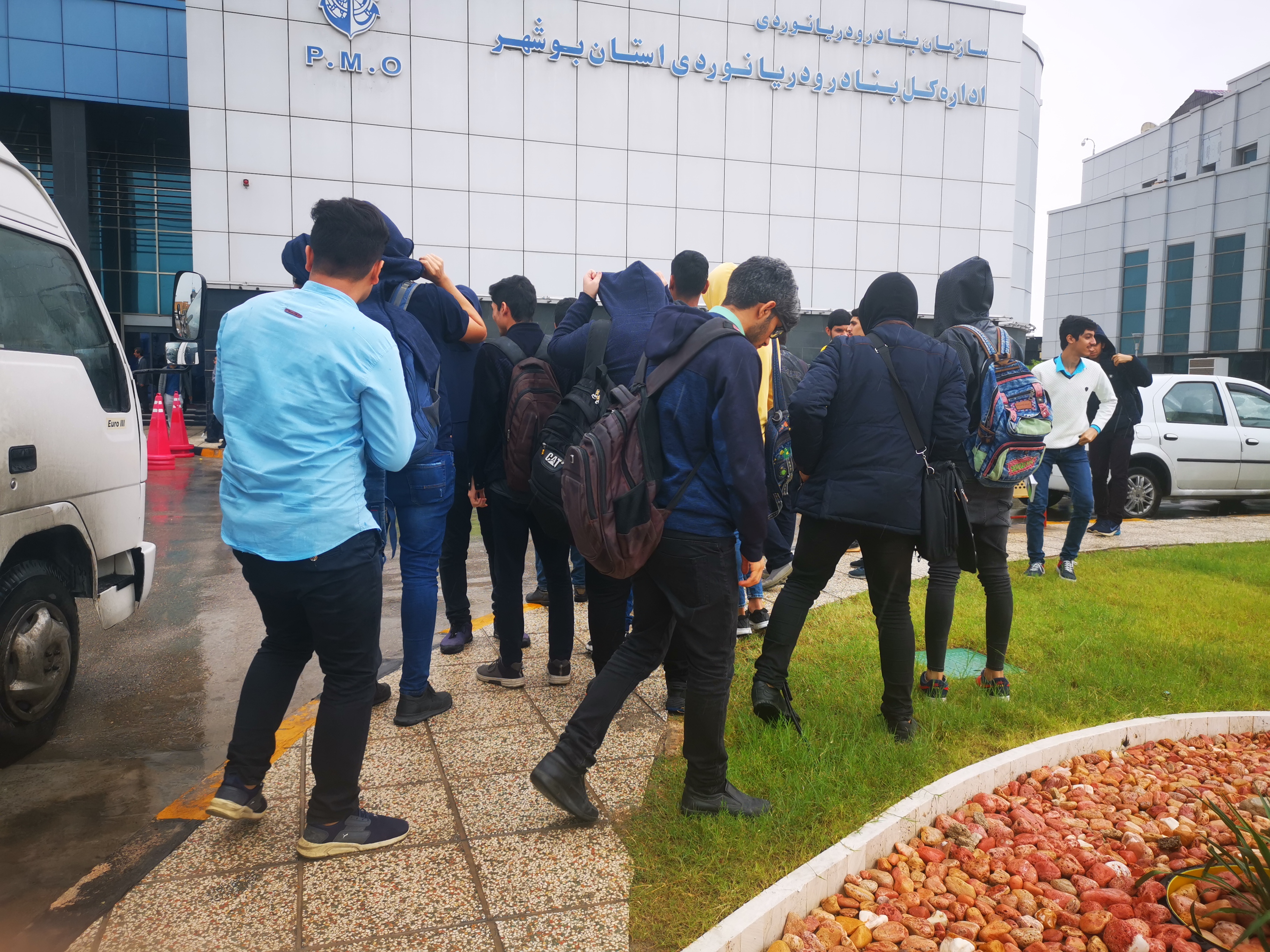 بازدید دانش آموزان دبیرستان هدف از اداره بنادر و دریانوردی بوشهر